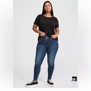 NWT | TORRID | Jegging Skinny Super Soft High-Rise Jean | Size: 24 Short